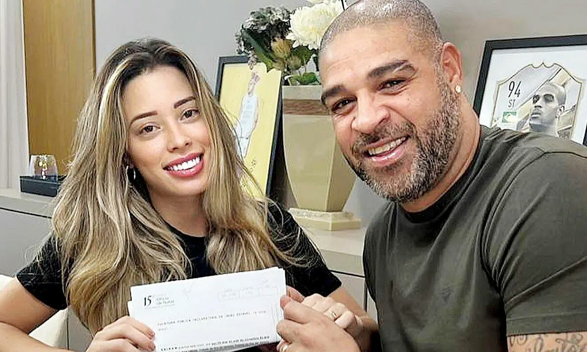 'Hoàng đế' Adriano bị vợ bỏ sau 24 ngày cưới do... trốn đi xem World Cup