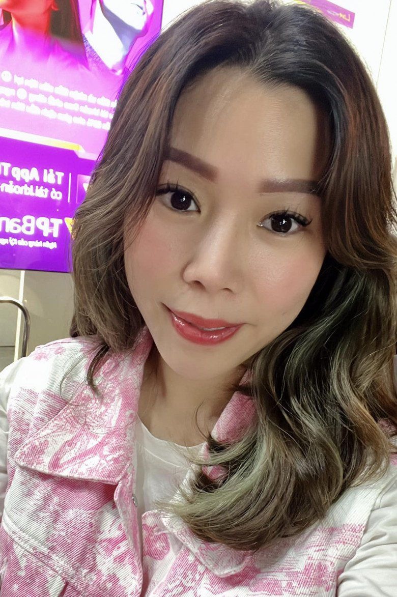 Giờ đây, mỗi lần xuất hiện, Anh Đào đều nhận về mưa lời khen khi nhan sắc ngày càng thăng hạng hơn xưa rất nhiều.