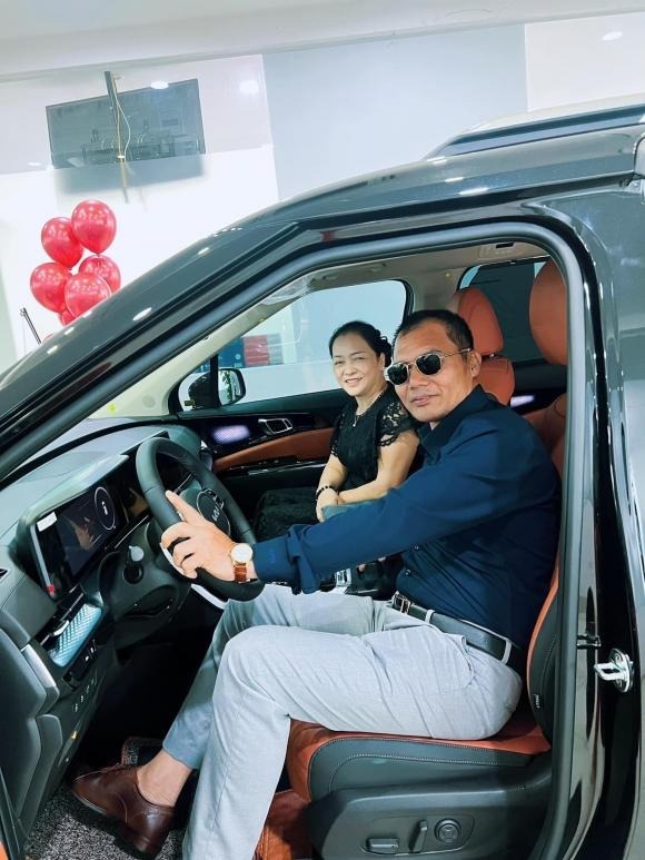 Hòa Minzy mua xe tặng bố mẹ nhân dịp sinh nhật đấng sinh thành cách đây không lâu