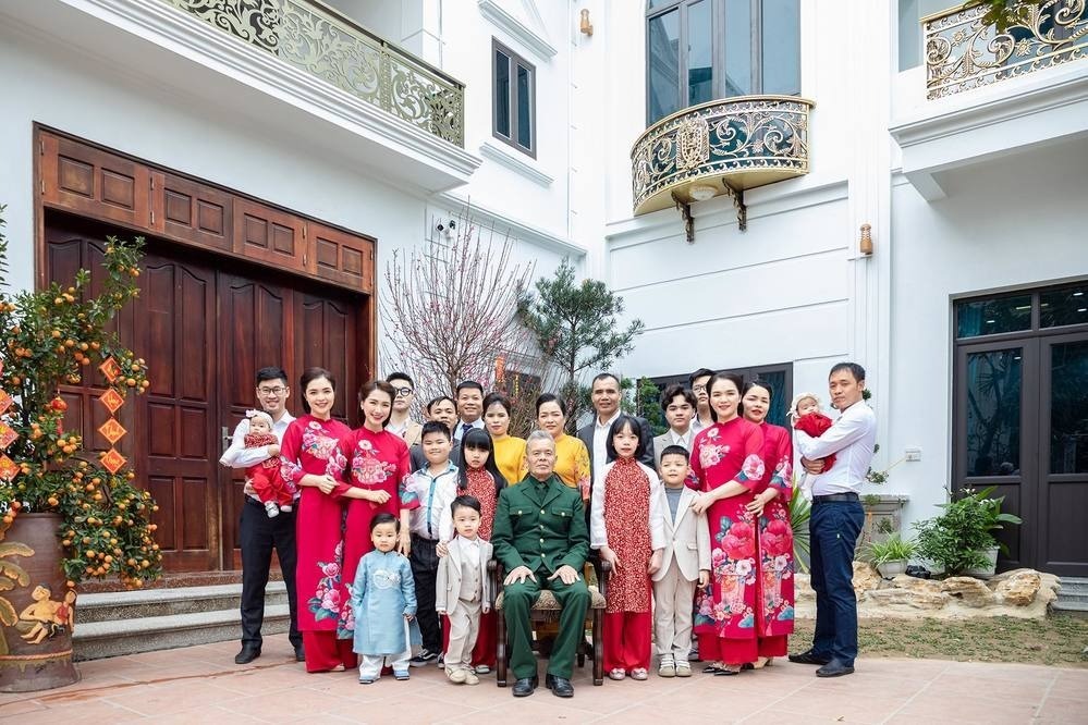 Căn biệt thự của đại gia đình nhà Hòa Minzy ở Bắc Ninh cũng do cô tài trợ toàn bộ chi phí để xây dựng