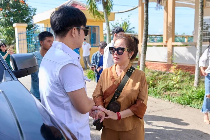 Thời gian qua, danh hài Thúy Nga chủ yếu định cư tại Mỹ. Cô chỉ thỉnh thoảng quay về Việt Nam để thăm gia đình đồng thời tham gia các hoạt động từ thiện