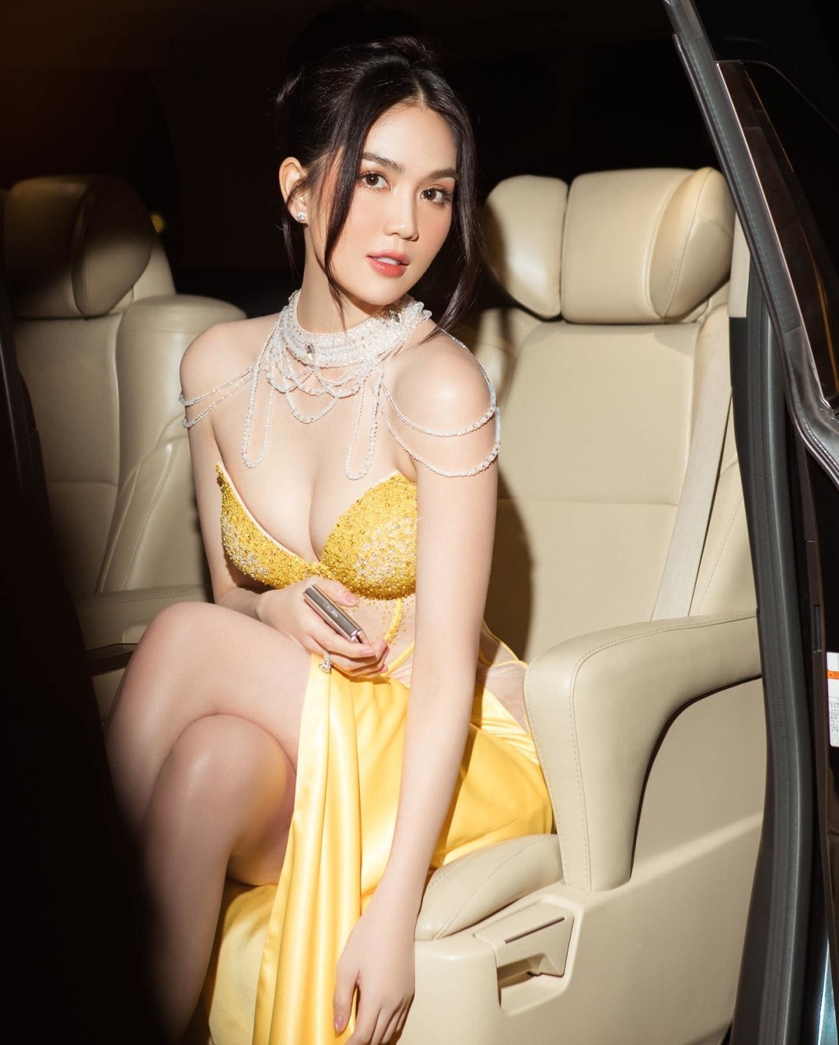 Ngọc Trinh, Ngọc Trinh sinh con, sao việt 