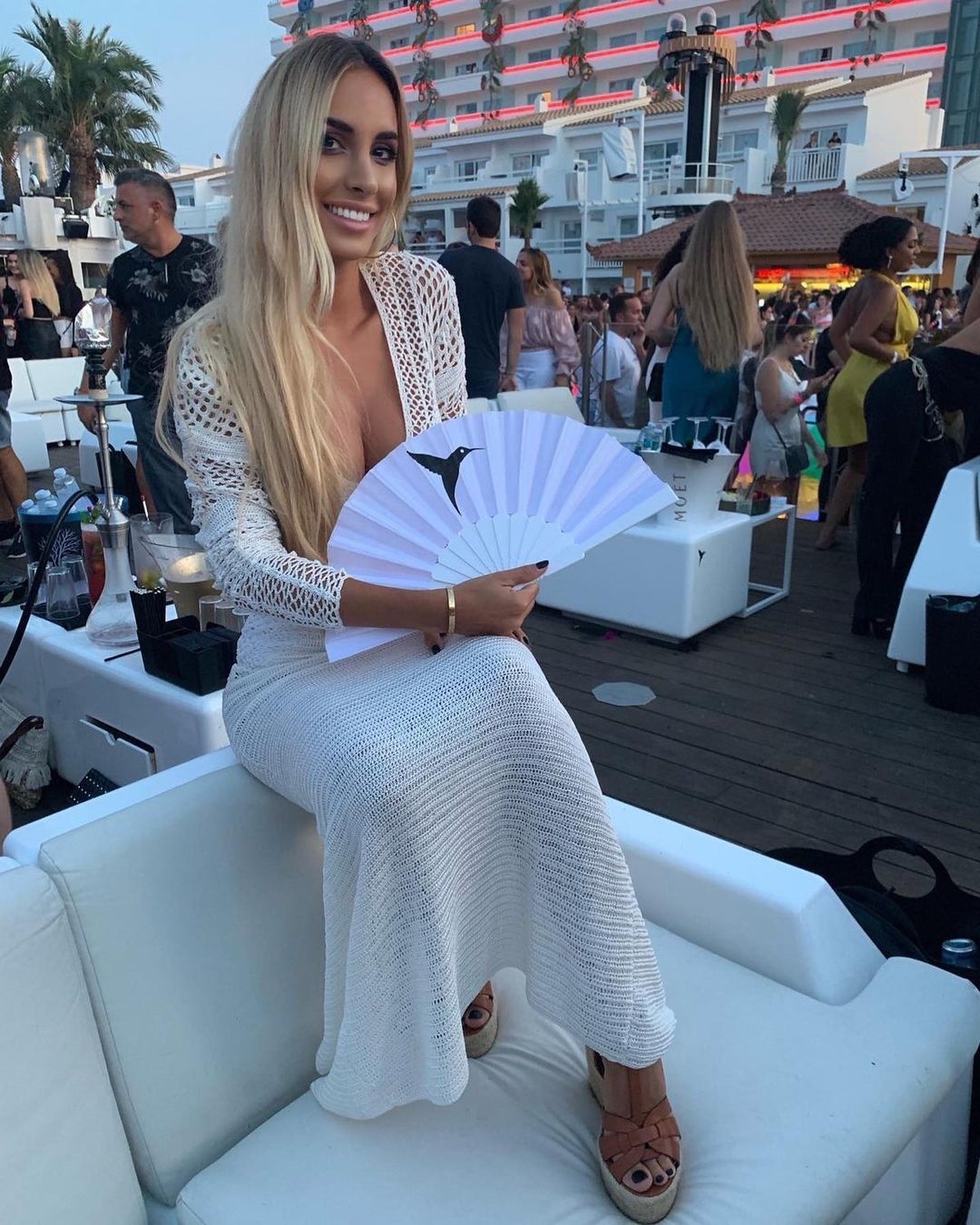 Hậu trường - 'Máy bay nóng bỏng' của Nunez từng có con với cựu sao Barca (Hình 2).