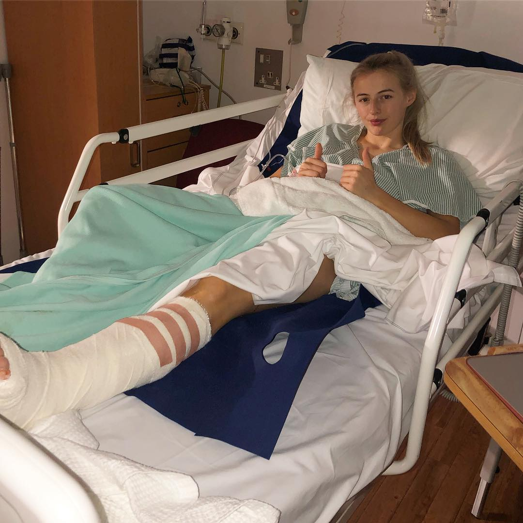 Hậu trường - Người hùng của ĐT nữ Anh & nghị lực phi thường vượt chấn thương (Hình 2).