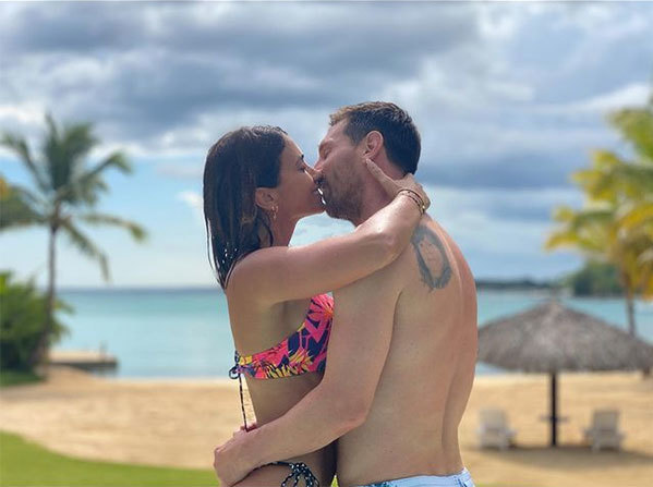 Messi chúc mừng sinh nhật vợ
