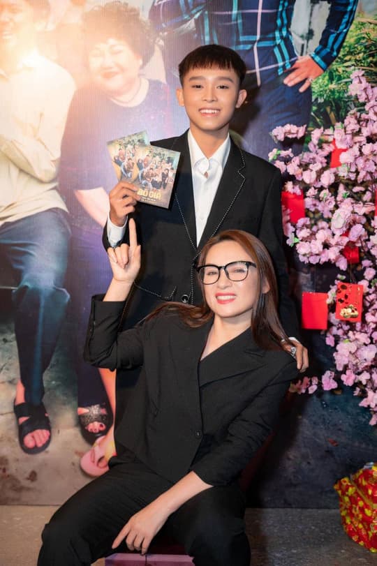 ca sĩ Phi Nhung, ca sĩ Hồ Văn Cường, sao Việt, quản lý phi nhung