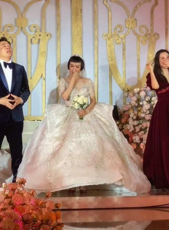 cặp đôi đũa lệch, đám cưới phi công trẻ, đám cưới
