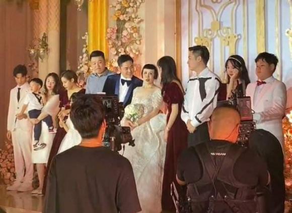 cặp đôi đũa lệch, đám cưới phi công trẻ, đám cưới