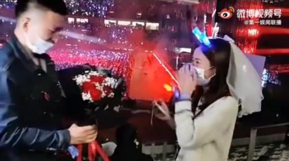 cầu hôn lãng mạn, cầu hôn trong concert, trương kiệt