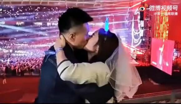 cầu hôn lãng mạn, cầu hôn trong concert, trương kiệt