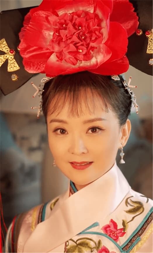 'Tình Nhi' ở tuổi 48 tự cosplay chính mình trong Hoàn Châu Cách Cách 24 năm trước, cư dân mạng: 'Đôi mắt vẫn trong veo như ngày nào' 0 vương diễm, tình nhi, hoàn châu cách cách