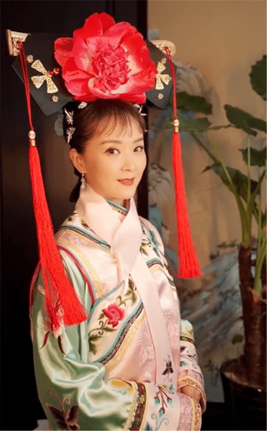 'Tình Nhi' ở tuổi 48 tự cosplay chính mình trong Hoàn Châu Cách Cách 24 năm trước, cư dân mạng: 'Đôi mắt vẫn trong veo như ngày nào' 1 vương diễm, tình nhi, hoàn châu cách cách
