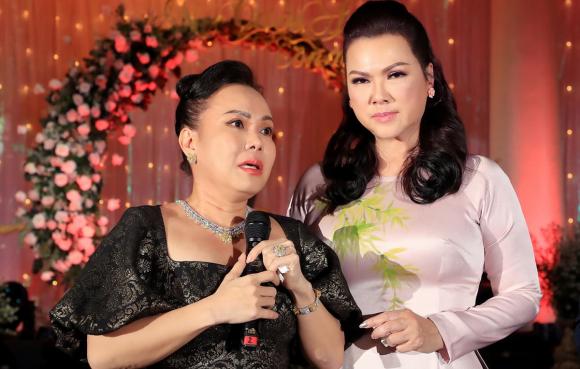 Việt Hương lần đầu kể về chuyện tâm linh khi lo thủ tục đưa linh cữu của cố danh hài Chí Tài về Mỹ