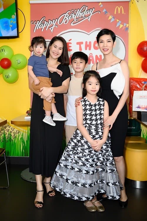 Diễn viên thân thúy hà, siêu mẫu Xuân Lan, sao Việt