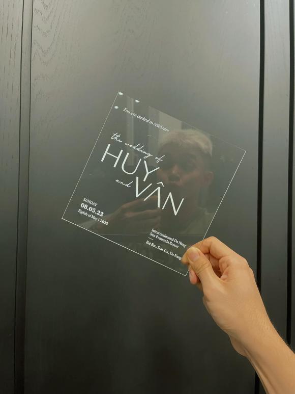 Thiệp cưới độc đáo của Ngô Thanh Vân và Huy Trần