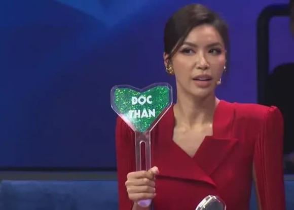 minh-tu-thay-the-huong-giang-tai-nguoi-ay-la-ai-dung-nhu-loi-don-dan-tinh-buc-xuc-22khong-co-huong-giang-la-nhat-khoi-xem22-1-ngoisaovn-w620-h444 7 hoa hậu Hương Giang, siêu mẫu Minh Tú, sao Việt