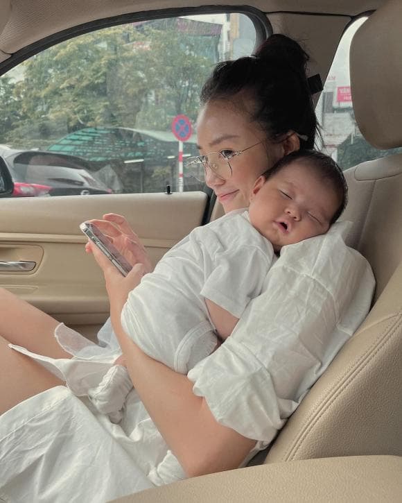 salim, con gái salim, salim sinh con, sao việt 