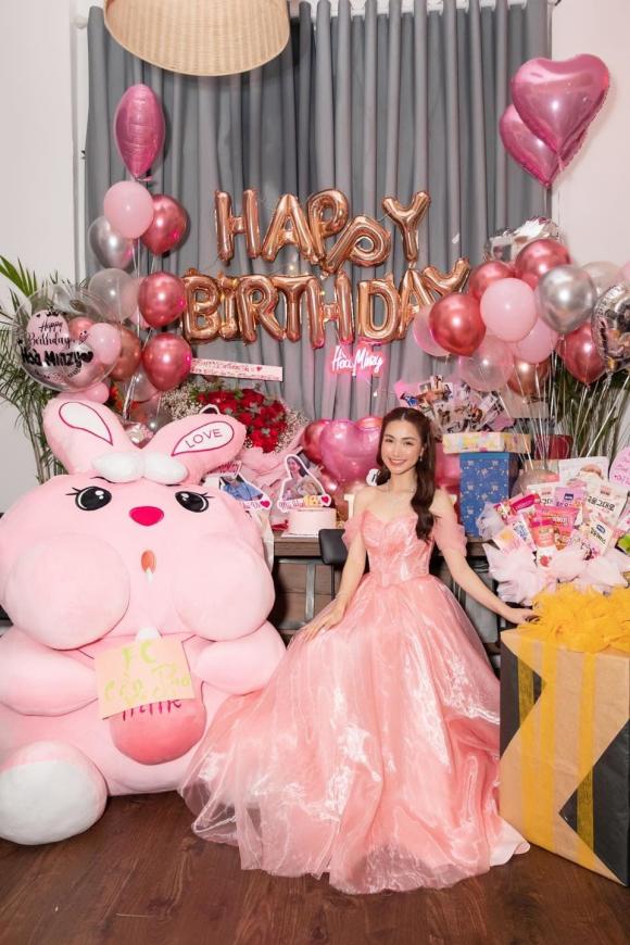 Hòa Minzy lộng lẫy như công chúa trong sinh nhận 27 tuổi