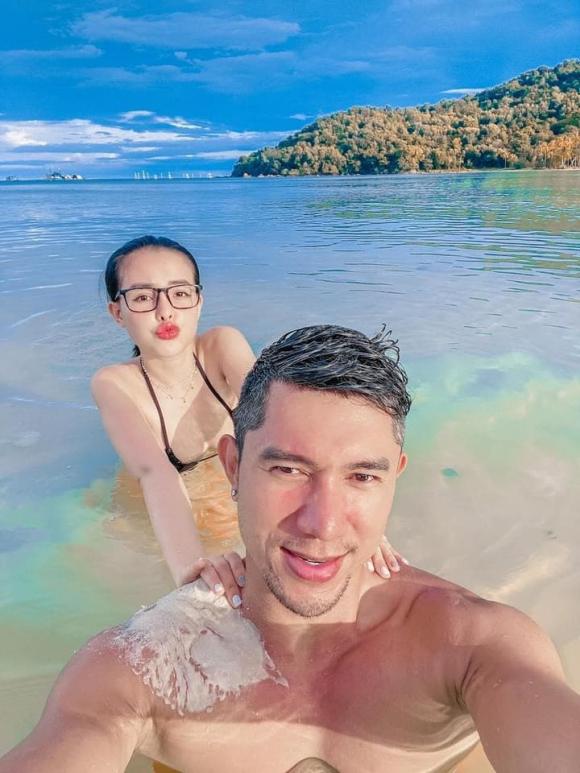 Lương Bằng Quang và Ngân 98 tiếp tục tung ra loạt ảnh nóng bỏng khi tắm biển