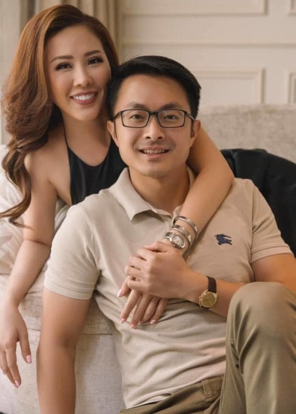 Hoa hậu Thu Hoài hạnh phúc bên chồng kém 10 tuổi.