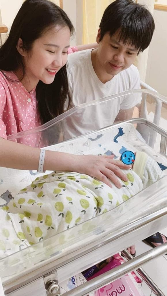 Phan Thành, vợ chồng Phan Thành du lịch, giới trẻ 