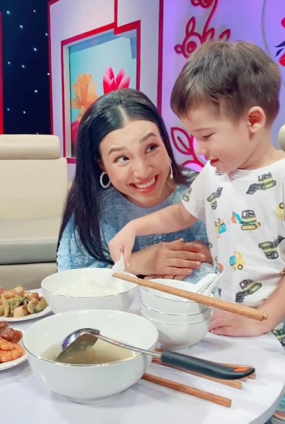 MC Hoàng Oanh, á hậu Hoàng Oanh, sao Việt