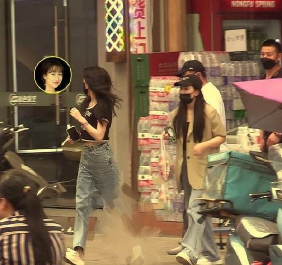 Hình ảnh Viên Băng Nghiên mới đây xuất hiện tại một siêu thị.