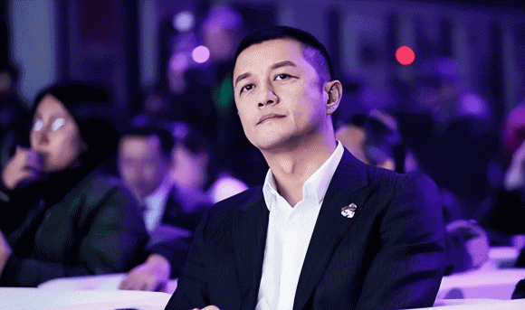 Diễn viên Lý Á Bằng.