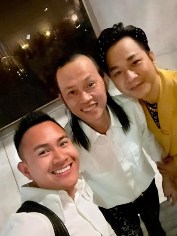 Con trai Hoài Linh gặp lại bố sau thời gian dài xa cách.