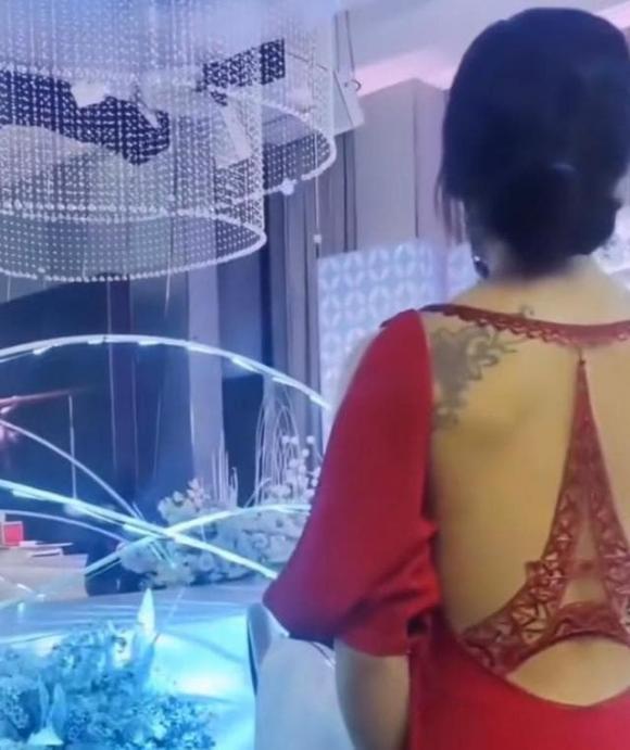 cô dâu xinh đẹp, cô dâu ăn mặc sexy, đám cưới ở Giang Tô