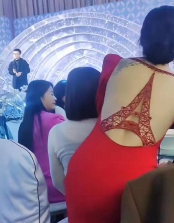800-co-dau-an-mac-sexy-ngoisaovn-w640-h824 0 cô dâu xinh đẹp, cô dâu ăn mặc sexy, đám cưới ở Giang Tô