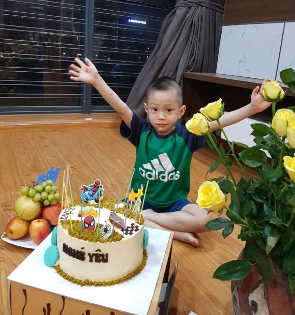 Diễn viên Bá Anh tổ chức sinh nhật ấm cúng cho con.