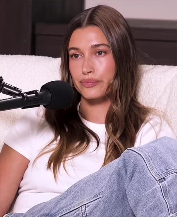 selena gomez, hailey bieber, justin bieber, hailey baldwin, selena gomez chụp ảnh với hailey bieber