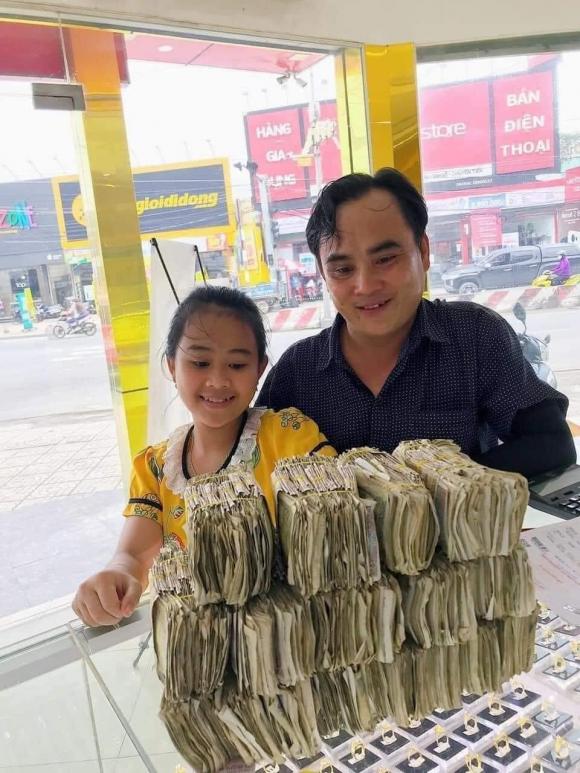 mua vàng, cô bé mua vàng, tiền lẻ mua vàng