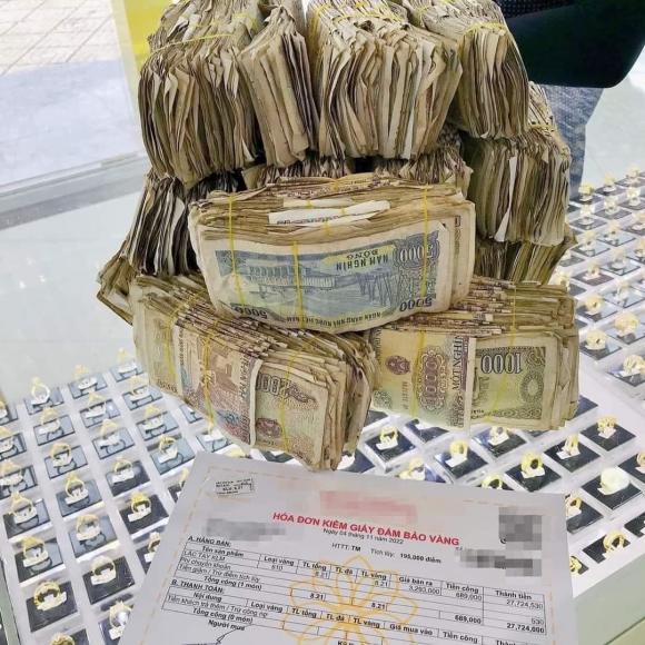 mua vàng, cô bé mua vàng, tiền lẻ mua vàng