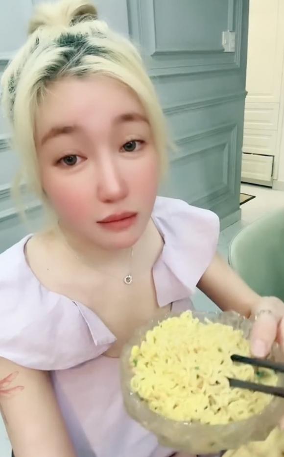 hotgirl Elly Trần, diễn viên Elly Trần, sao Việt