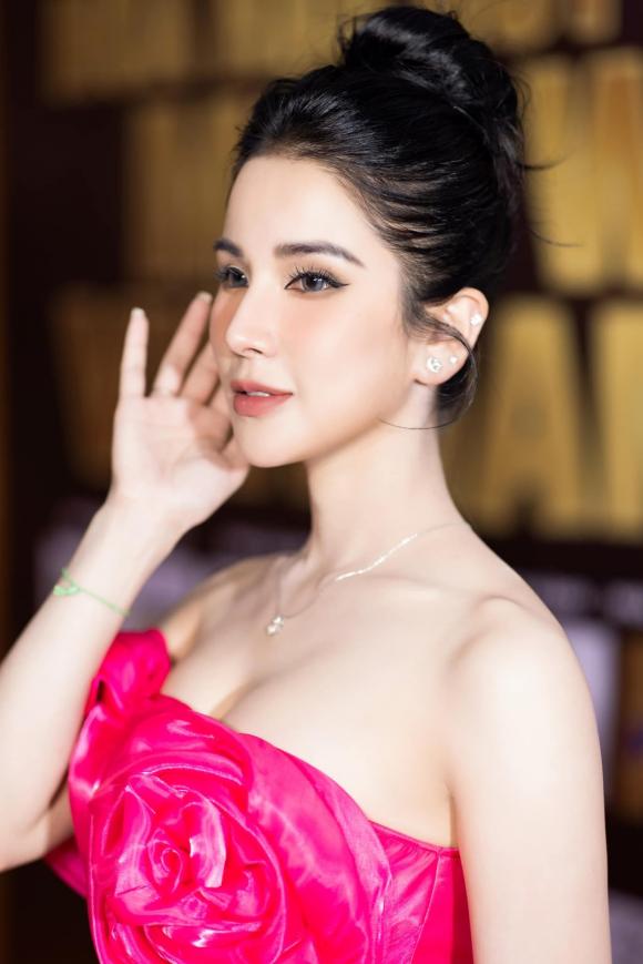 nữ diễn viên diệp lâm anh,Ca sĩ Diệp Lâm Anh,người mẫu diệp lâm anh,sao Việt