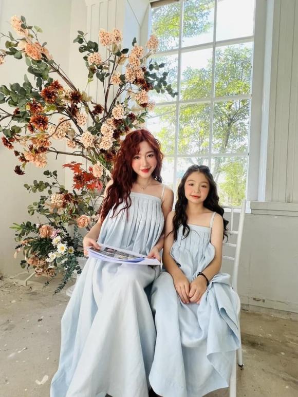 Cựu hot girl tiết lộ, mỗi ngày cô chỉ ngủ khoảng 3 - 4 tiếng, thời gian còn lại cô đều giành cho công việc và chăm sóc các con