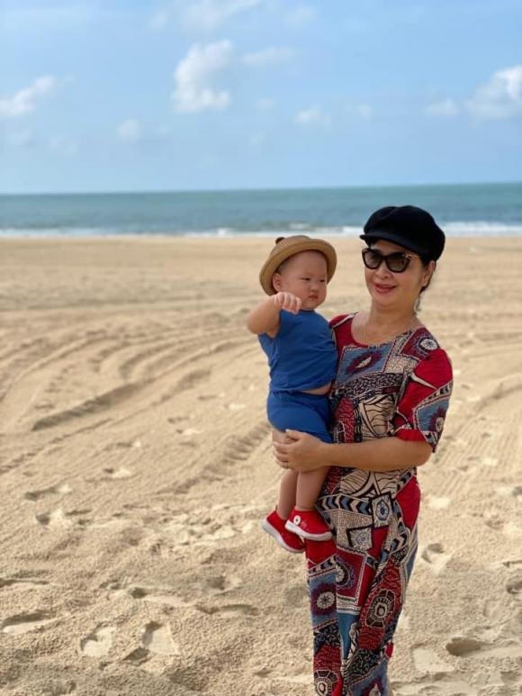 Vào dịp Tết, mẹ của Trà My Idol thường bay vào Sài Gòn phụ cô chăm sóc các con.