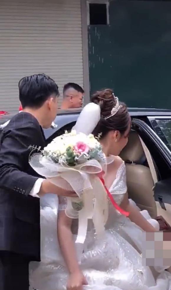 cô dâu đi dép cá sấu, dép cá sấu, ngày đặc biệt trong đám cưới