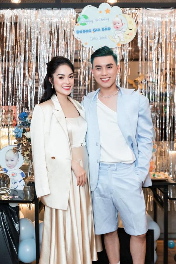 giua-ganh-nang-no-nan-duong-cam-lynh-duoc-dong-nghiep-giup-100-trieu-dong-1-ngoisaovn-w1000-h1500 4 dien vien duong cam lynh,nữ diễn viên dương cẩm lynh,sao Việt