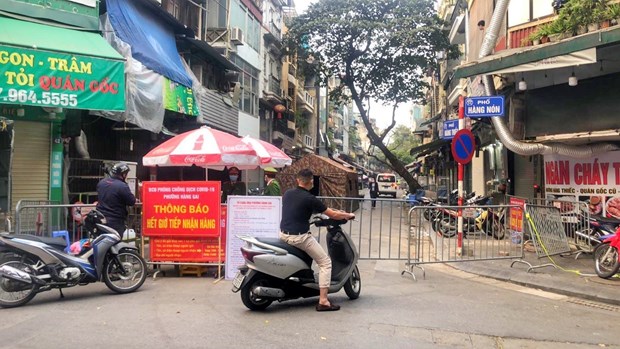 Ngay 11/12: Ha Noi ghi nhan 731 ca mac COVID, co 204 ca cong dong hinh anh 1