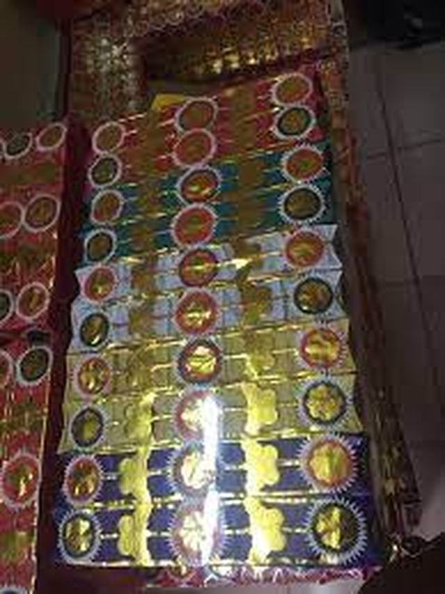 Quên hóa vàng mã lộc lá xin về đặt lên ban thờ sang năm mới có thể ảnh hưởng tiền bạc của cả nhà - Ảnh 1.