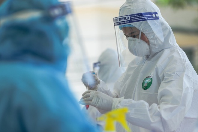 Hà Nội khẩn tìm người đến hiệu thuốc, quán phở, nhà sách có liên quan F0 - 1