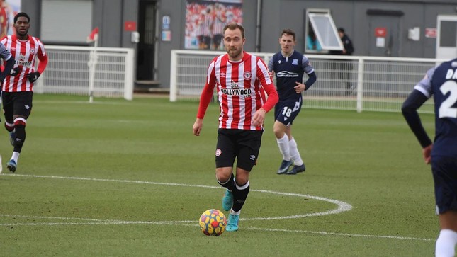 Eriksen thi đấu trở lại sau sự cố kinh hoàng, kiến tạo giúp đội nhà chiến thắng ảnh 1