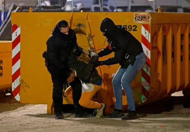 Nóng: Bạo loạn kinh hoàng sau trận Pháp - Morocco, một CĐV nhí thiệt mạng ảnh 3