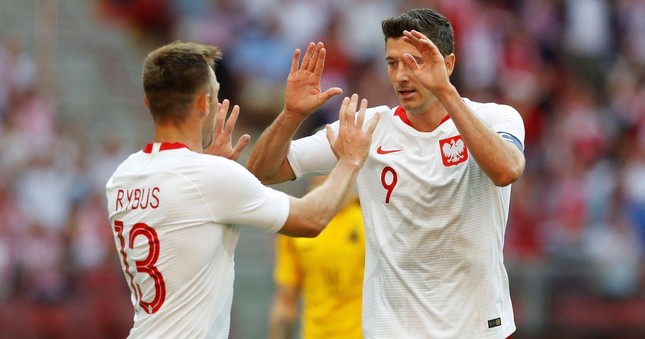 Đồng đội của Lewandowski bị cắt suất dự World Cup vì... ký hợp đồng với CLB Nga ảnh 1