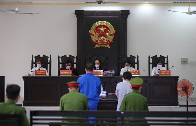 Lừa đảo hơn 67 tỷ đồng, cựu trụ trì chùa ở Vĩnh Long hầu tòa ảnh 3