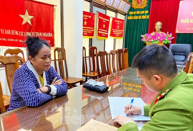 Bắt 'nữ quái' lừa bán găng tay y tế, chiếm đoạt trên 3,1 tỷ đồng ảnh 1