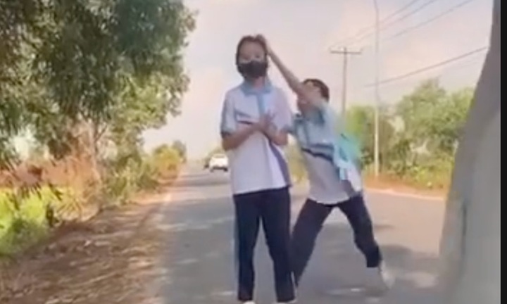 Xôn xao clip nữ sinh bị đánh hội đồng nhiều lần ở TP.HCM: Phòng GD&ĐT lên tiếng, hé lộ tình tiết bất ngờ